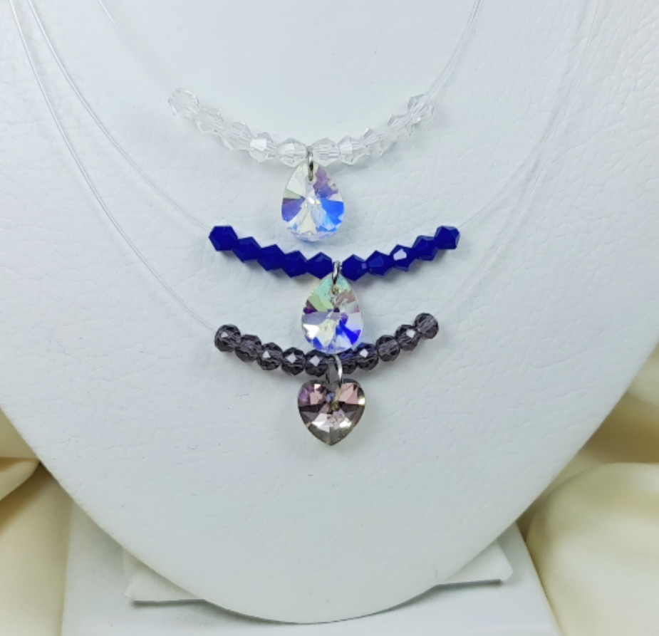 Collar con brillantes y tanza