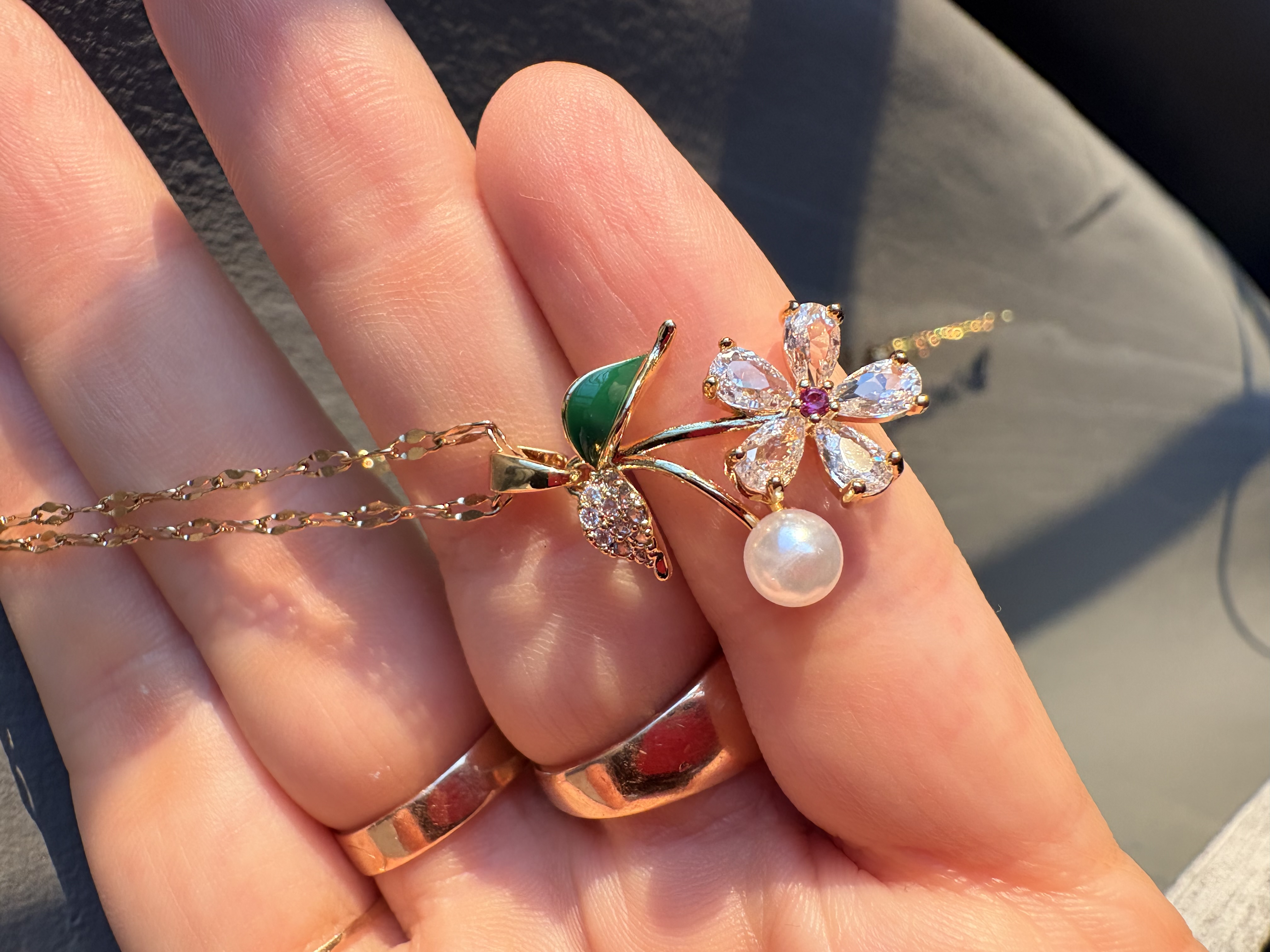 Collar flor delicada